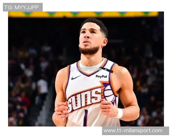 布克谈球队氛围:每天进步心态教练支持让我们乐在其中