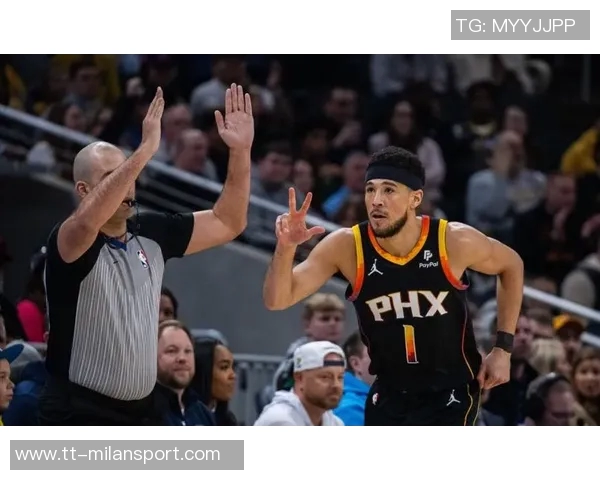 布克下半场狂砍29分却遗憾绝杀三分失手全场32分上半场表现惨淡仅得9中1