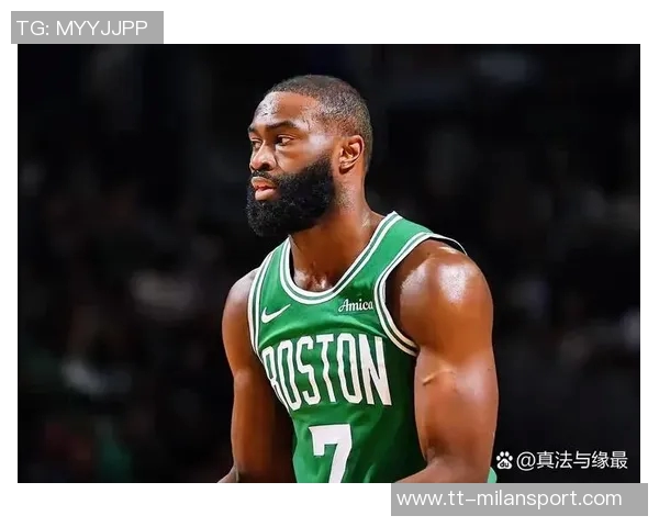 杰伦布朗首节表现抢眼6投3中斩获9分3篮板3助攻1抢断