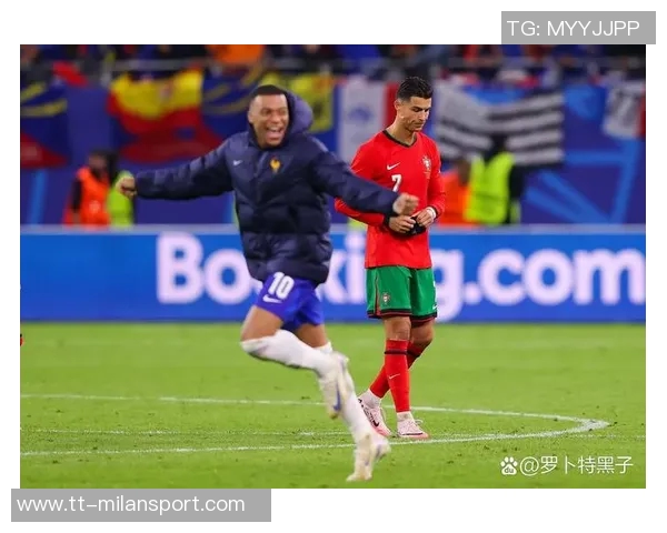 C罗因国家队停赛缺席FIFA投票B席代为投票引关注