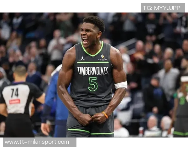 梅里尔复出表现惊艳第二场12投7中砍下22分6篮板7助攻三分球10投6中